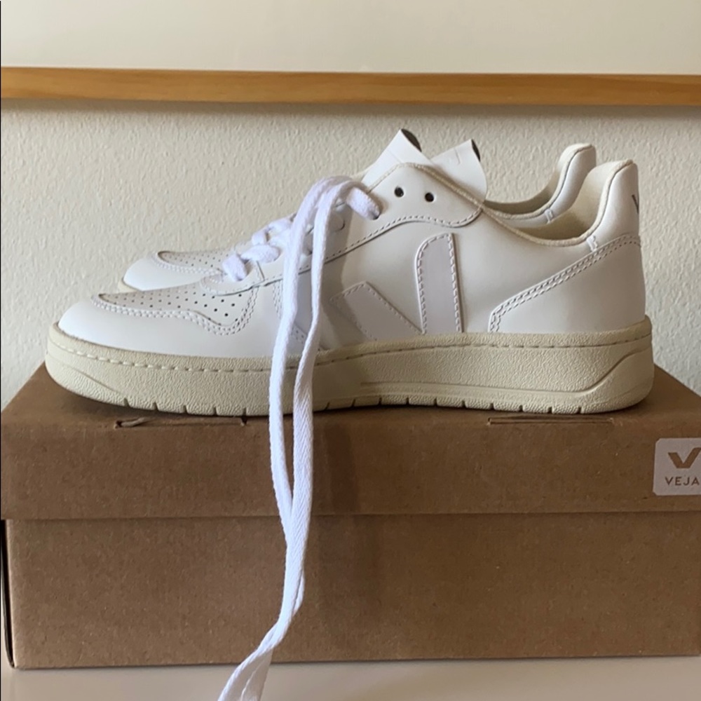 Brand New Veja V-10 Leather Extra White US 6